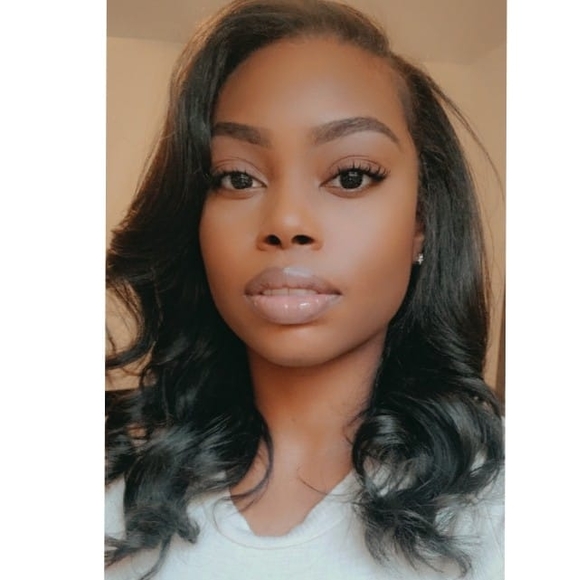 Profile Picture of Danielle Colbert (@danniaj) on Poshmark
