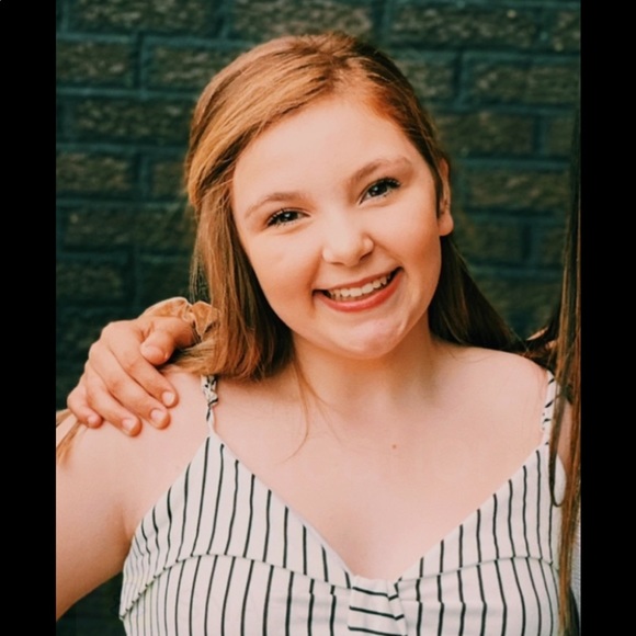 Profile Picture of Alex Avgeris (@alexavgeris) on Poshmark