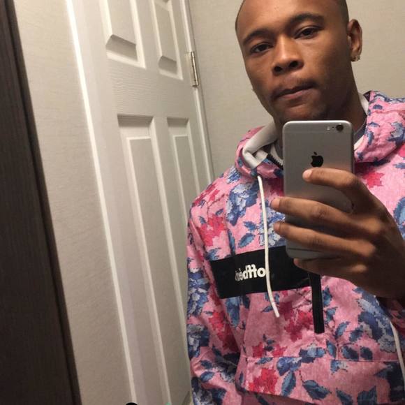 Profile Picture of Robert Potter (@rpotter451) on Poshmark