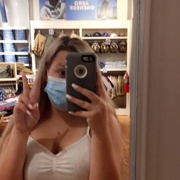 Profile Picture of Victoria Sova (@vsova) on Poshmark