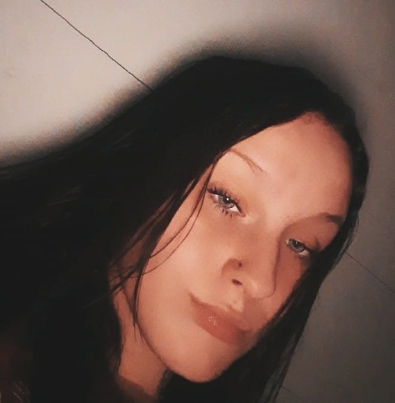 Profile Picture of Julianna Ferris (@ferrisjulianna) on Poshmark