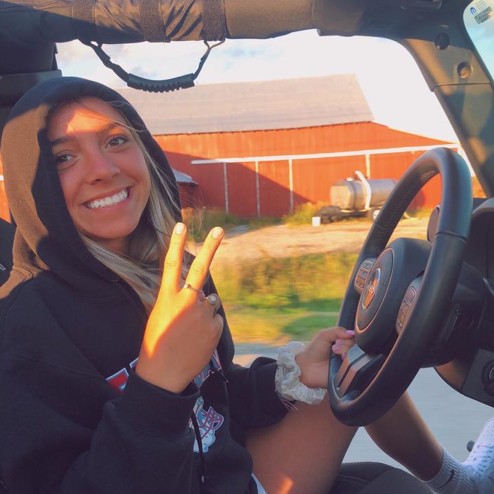 Profile Picture of Lizhoffman (@lyzhoffman) on Tiktok
