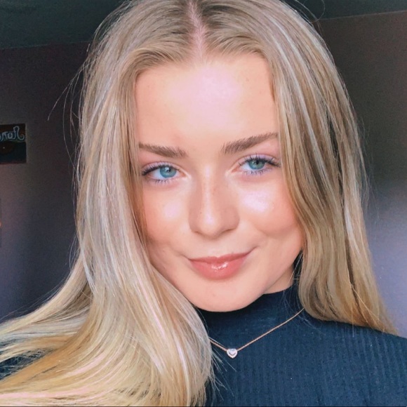 Profile Picture of Mackenzie Scott (@mackenziescott8) on Poshmark