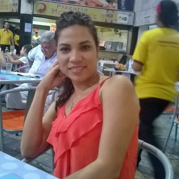 Profile Picture of Daniela sulani Meriño nieves (@danisulani) on Poshmark