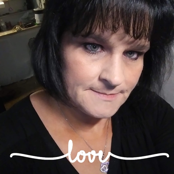 Profile Picture of Tonya Elder (@elder77) on Poshmark