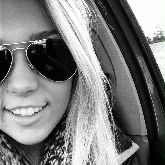 Samantha Brubaker - Poshmark Profile Picture of Samantha Brubaker (@sammiebrubru) on Poshmark