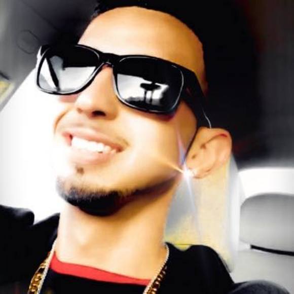 Profile Picture of Carlos Muñoz (@carlos662) on Poshmark