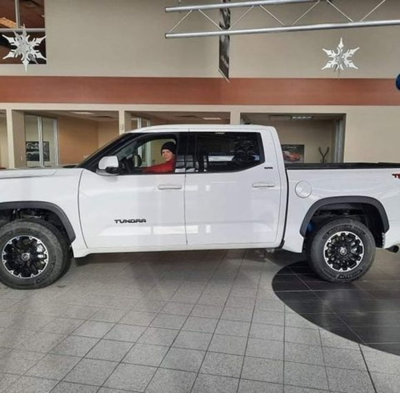 Nicolas-charles Crépeau - Poshmark Profile Picture of Nicolas-charles Crépeau (@niccrepeau1404) on Poshmark