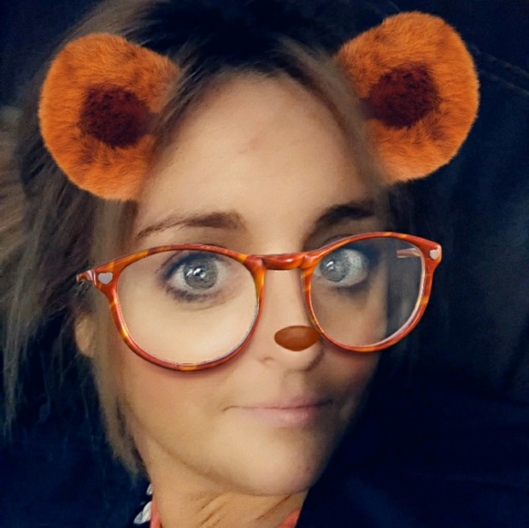 Profile Picture of Jennifer Hildinger (@jdingy) on Poshmark
