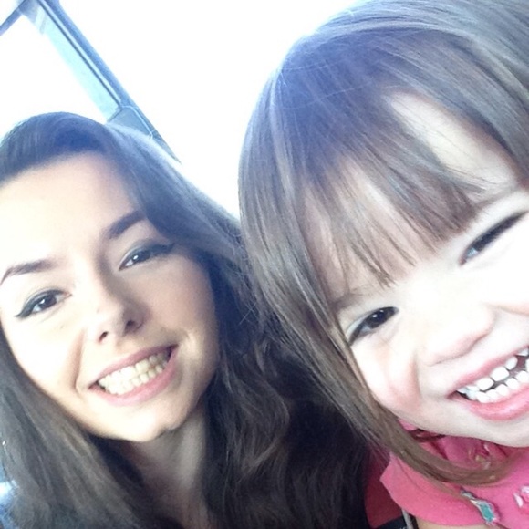 Profile Picture of Sarah Capettini (@capt_sarah) on Poshmark