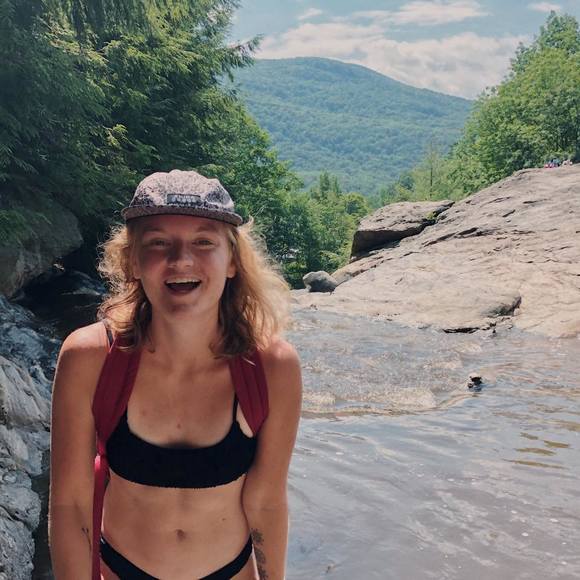 Profile Picture of Maddie Strasen (@maddiestrasen) on Poshmark