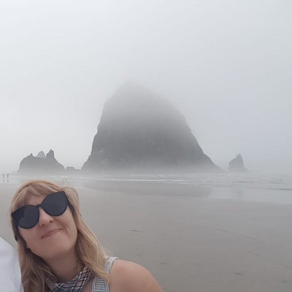 Profile Picture of Lena Eglitis (@egllen) on Poshmark