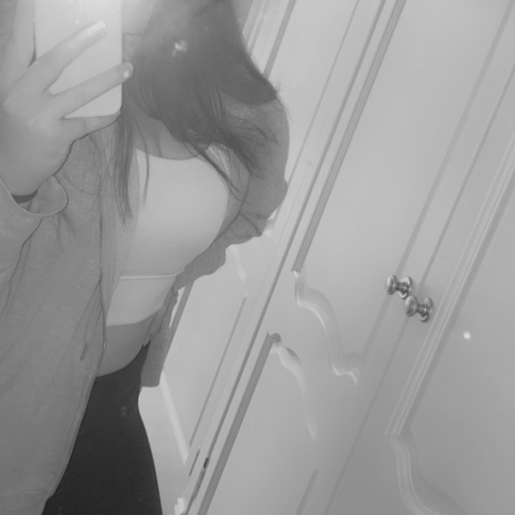 Profile Picture of Zoe Coolahan (@zoe_anastasia) on Poshmark