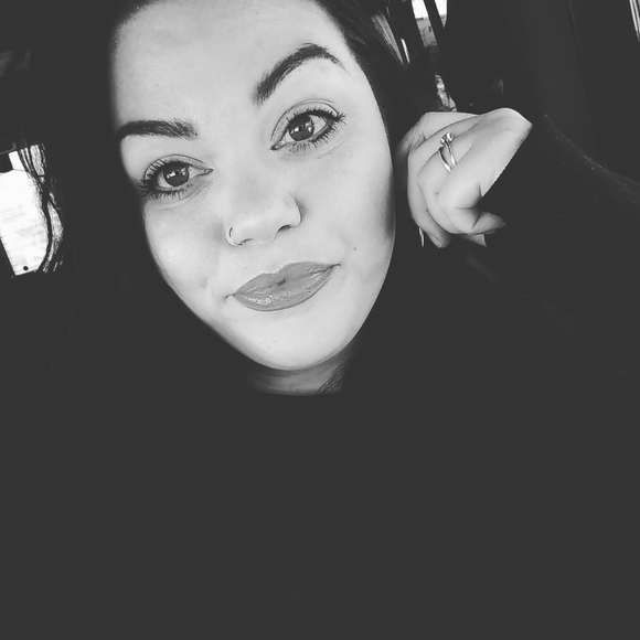 Kimberly Knippel - Poshmark Profile Picture of Kimberly Knippel (@kimberlyknippel) on Poshmark