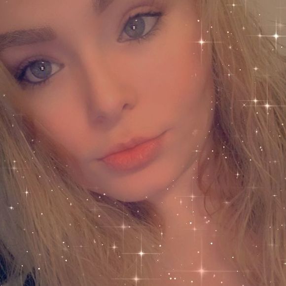 Profile Picture of Elizabeth Coville (@ecoville) on Poshmark