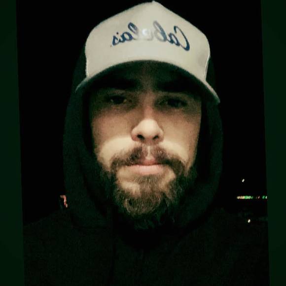 Profile Picture of Julio Cota (@chee_010) on Poshmark