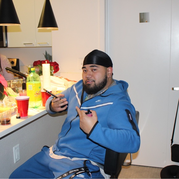 Profile Picture of Ian Moenoa (@ian_moenoa) on Poshmark