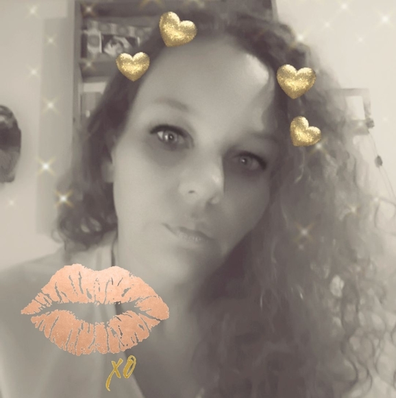 Profile Picture of Jo Short (@jo_short) on Poshmark