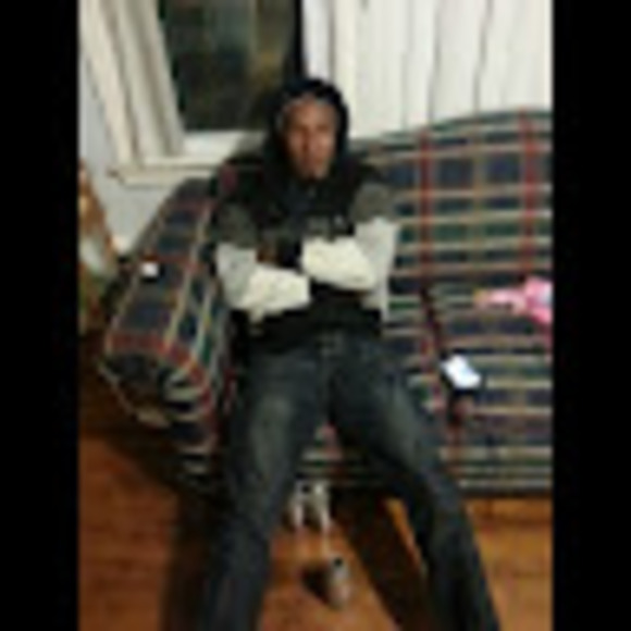 Profile Picture of Oswaldo Arizala (@oswariza) on Poshmark