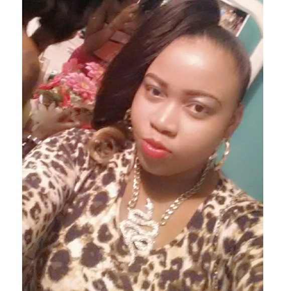 Profile Picture of Shanae Campbell (@chocoltedreams) on Poshmark