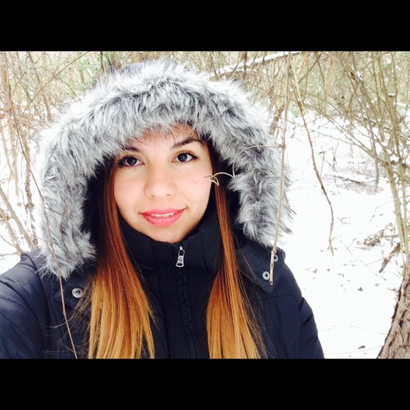 Profile Picture of Isabel Palma (@isapalma23) on Poshmark