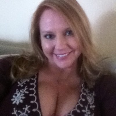 Profile Picture of Sandra Roye (@redhairgirl74) on Twitter