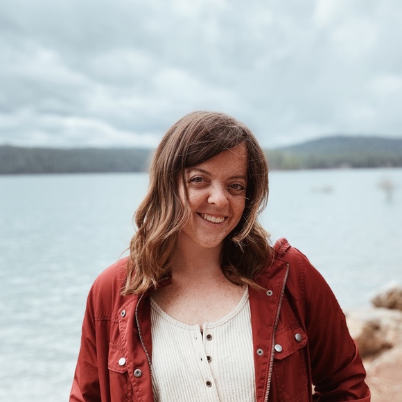 Profile Picture of Linnea Carlson (@linneapierce) on Poshmark