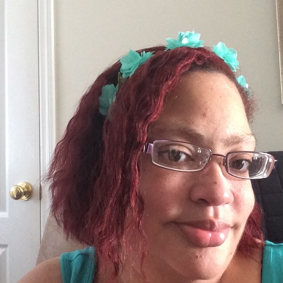 Profile Picture of Christina Kilgore (@chriswrites99) on Poshmark
