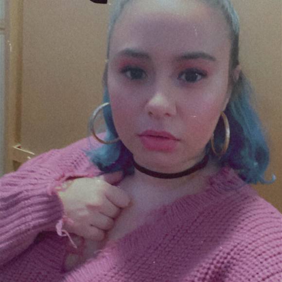 Profile Picture of Theresa Staiger (@reesygirl19) on Poshmark