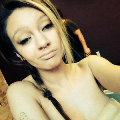 Profile Picture of Samantha Kelcinski (@samanthugg) on Twitter