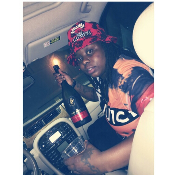 Profile Picture of Shay Collier (@diggity6) on Poshmark