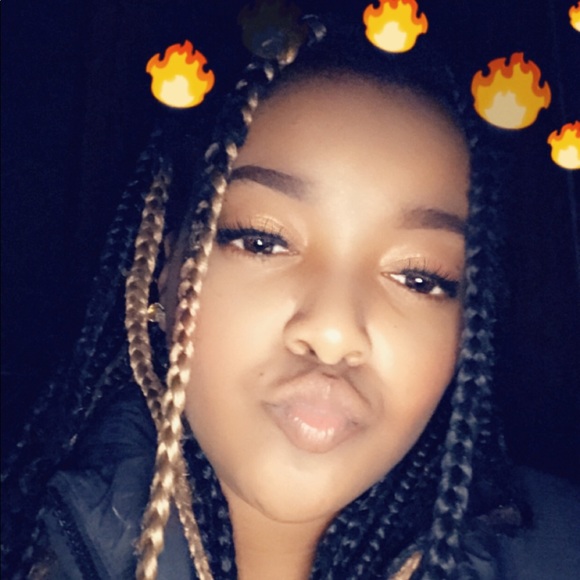 Profile Picture of Aviona Pouncey (@avip663) on Poshmark