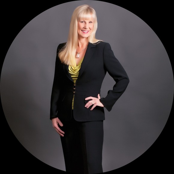 Profile Picture of Tina Brisendine (@tinabris) on Poshmark