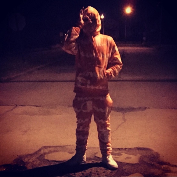 Profile Picture of Leo Nezbeth (@lnezbeth) on Poshmark