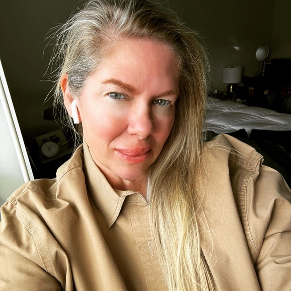 Profile Picture of Leora Boyles (@aroelselyob) on Poshmark