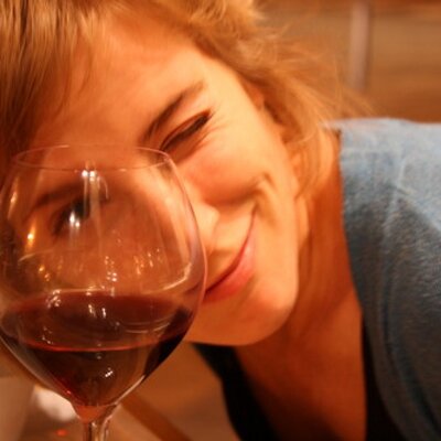 Profile Picture of Stephanie Mack (@smacktwin) on Twitter