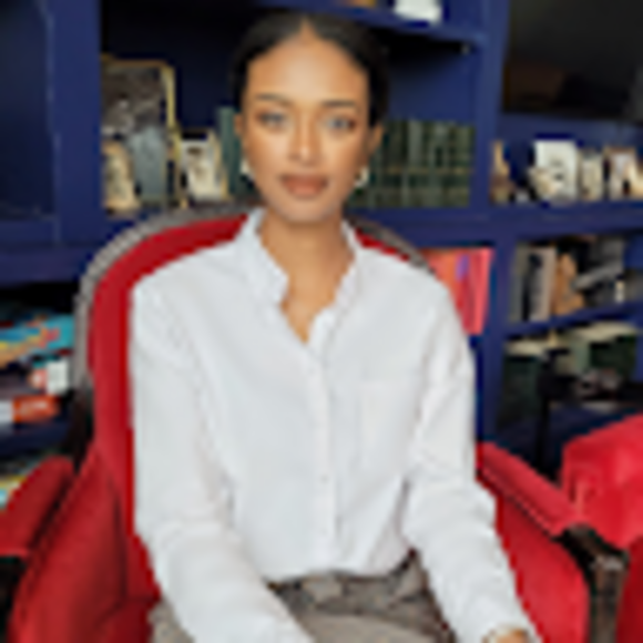 Profile Picture of Javenia Rutkauskas (@javeniartks) on Poshmark