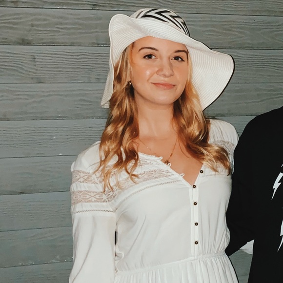 Profile Picture of Julia Gaffney (@juleshopegaff) on Poshmark