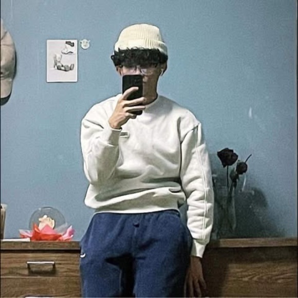 Profile Picture of Thang Thang (@huntan360) on Poshmark