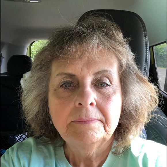 Profile Picture of Trisha Custard (@ezduzit8283) on Poshmark