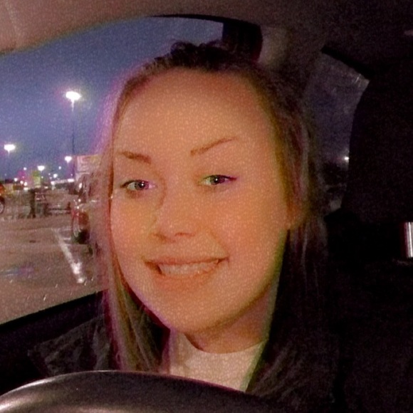 Chyler Desplinter - Poshmark Profile Picture of Chyler Desplinter (@csdesplinter) on Poshmark