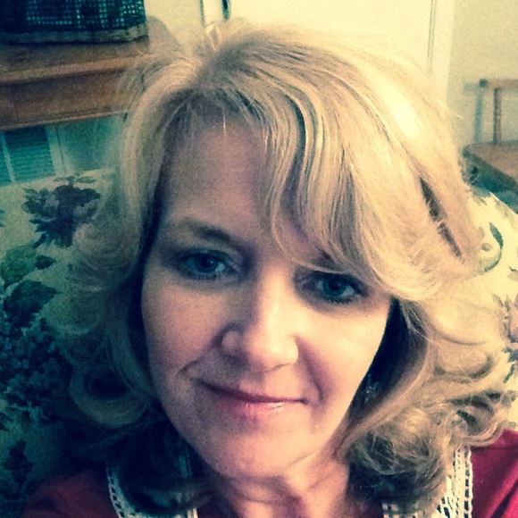 Fairlyn Barrosse - Poshmark Profile Picture of Fairlyn Barrosse (@abbamom96) on Poshmark