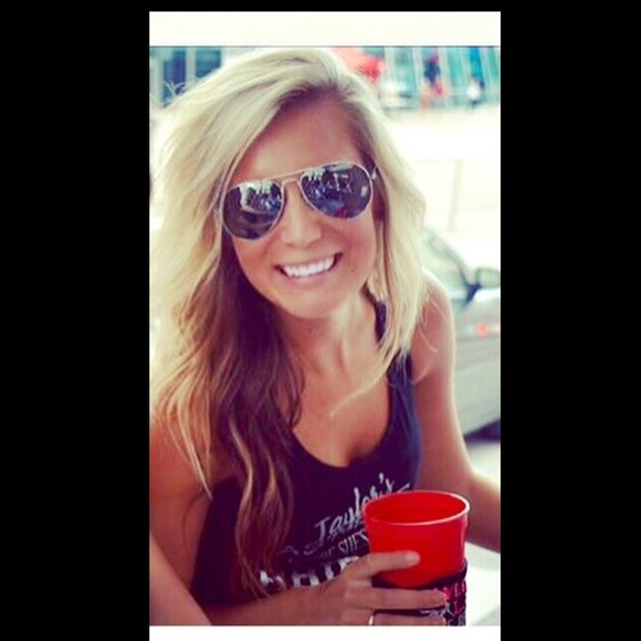 Profile Picture of Alisha Hendrix (@ahendrix23) on Poshmark