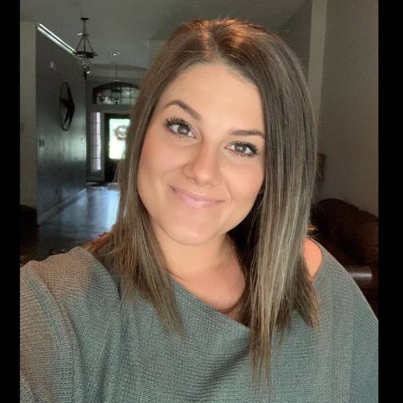 Profile Picture of Amanda Willis (@manda0marie) on Poshmark