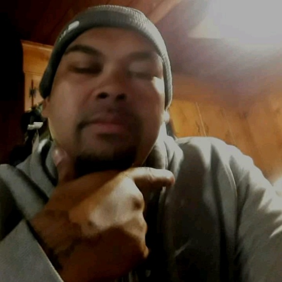 Profile Picture of Sam Outlaw (@sam1outlaw1512) on Poshmark