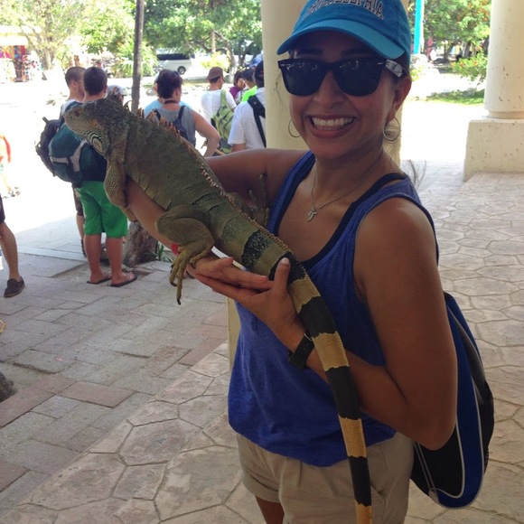 Profile Picture of Tara Montoya (@tandr1195) on Poshmark