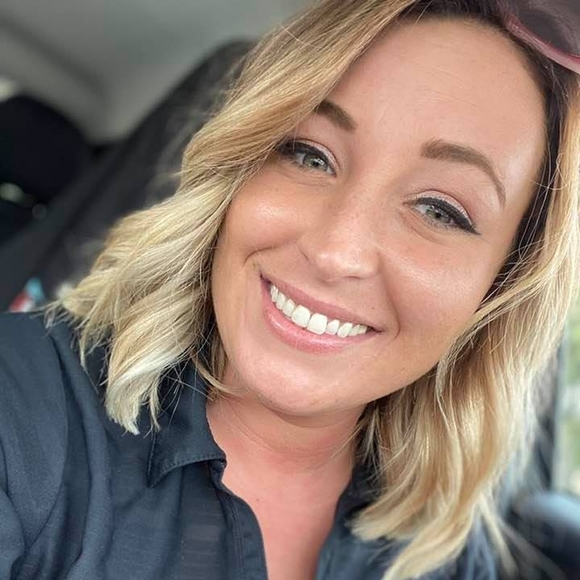 Profile Picture of Kasey Limbocker (@limbocker16) on Poshmark