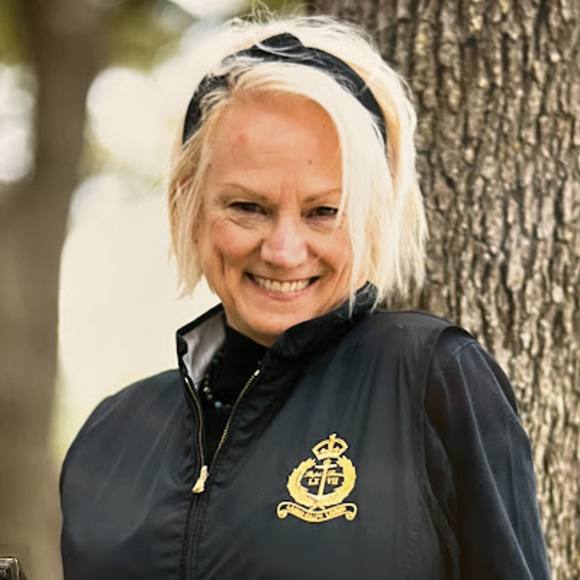 Profile Picture of Kitty Antonsen (@kittyantonsen) on Poshmark