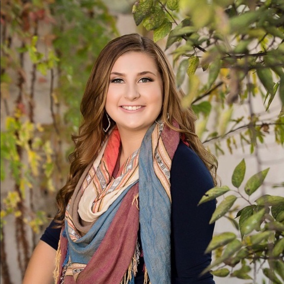 Profile Picture of Madison Link (@maddielink) on Poshmark