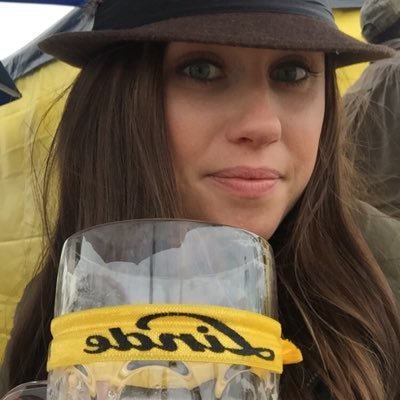 Profile Picture of Molly Hendrickson (@mollsto_thewall) on Twitter